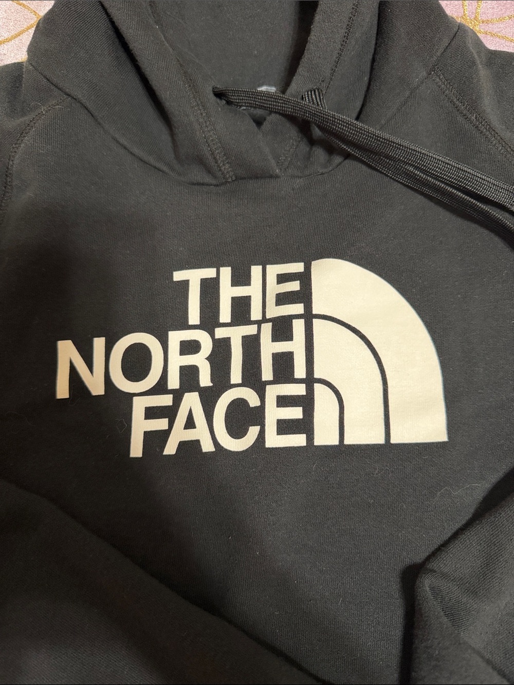๐ฅ WOMANS The North Face Black Hoodie with White Logo - Picture 3 of 10